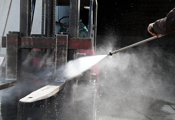 Why Choose Our Certified Pressure Washing Experts for Your Project Needs in Loxahatchee Groves, FL?